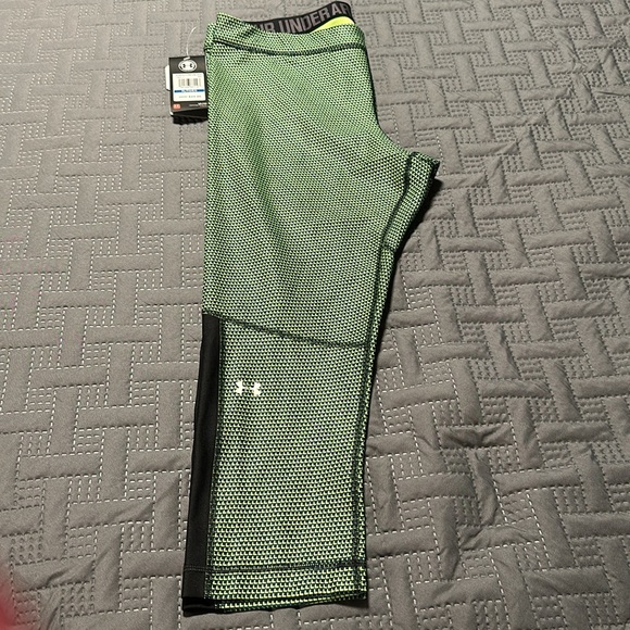 Under Armour Ladies Capri Leggings, NWT’s, Size XL - Picture 8 of 10